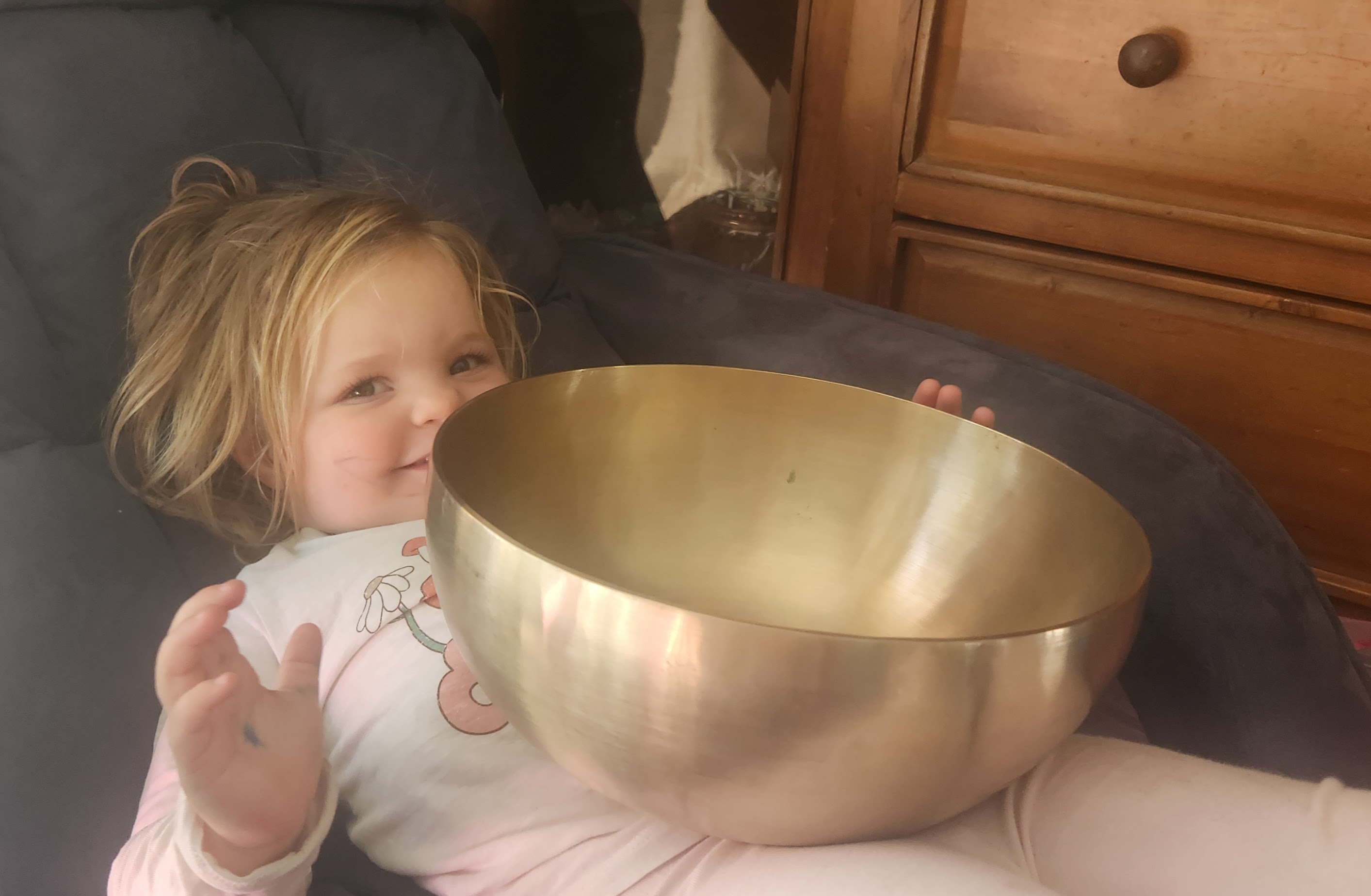 Hummingbowl Healing studio and sound healing session